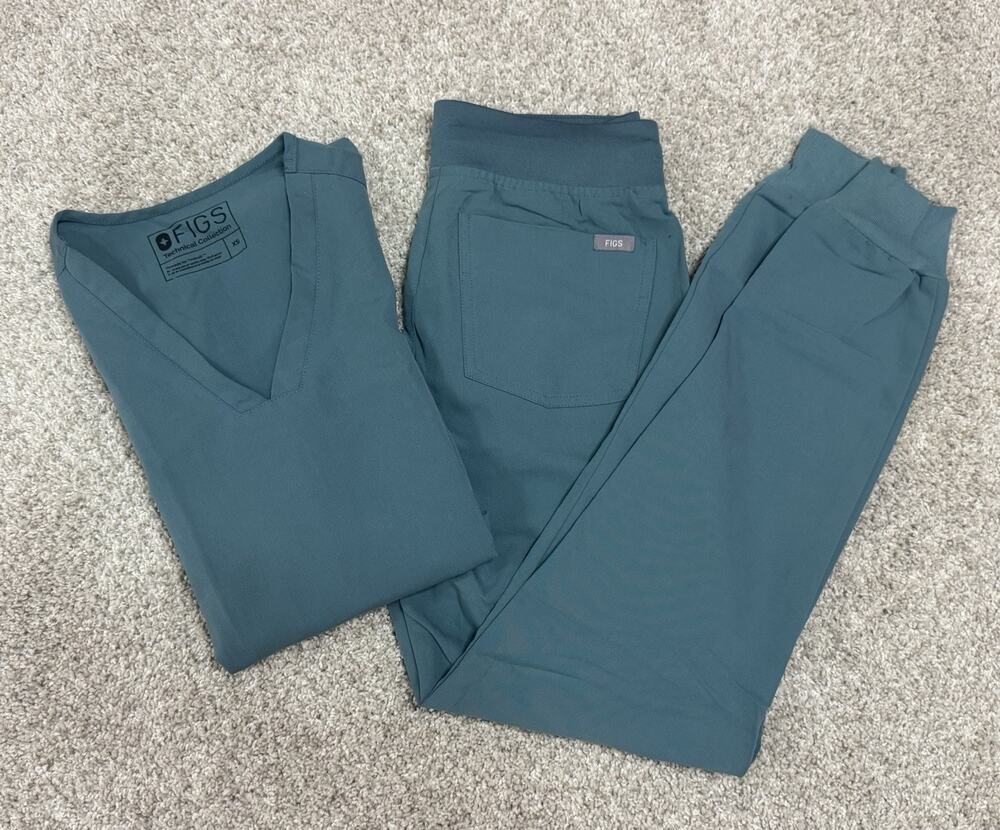 FIGS Technical Collection Women’s Scrub Set Teal Solid Top & Jogger Pants XXS/XS